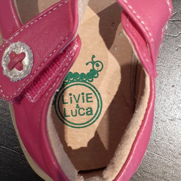 LIVIE & LUCA Leather Toddler Girls Shoes, Size 6 - Picture 2 of 3